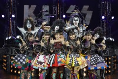 ももクロ、日本人初！KISSとコラボシングル！百田「夢みたい」 - シネマトゥデイ