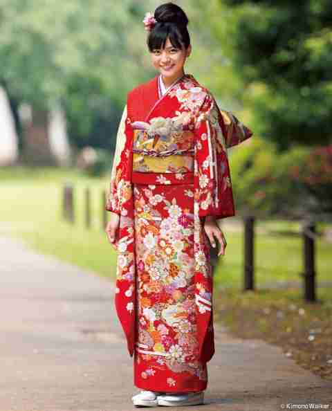 川口春奈の濃い目メイクに「別人みたい」の声