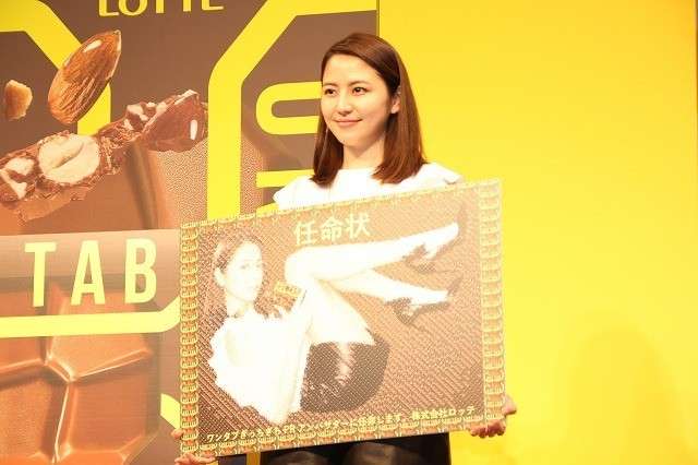 長澤まさみ、390個のチョコに埋まって登場!新CM発表で美脚披露