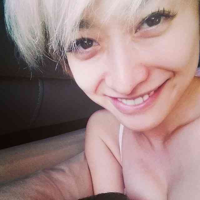 山田優が授乳中？のセクシーショットを公開！