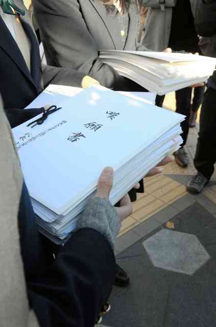 母・祖母殺害容疑の17歳、同級生ら1万人が嘆願書