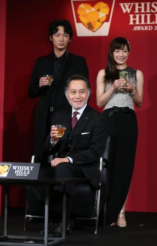 井川遥、大人の色気漂うドレスで登場！世界1のウイスキーで乾杯