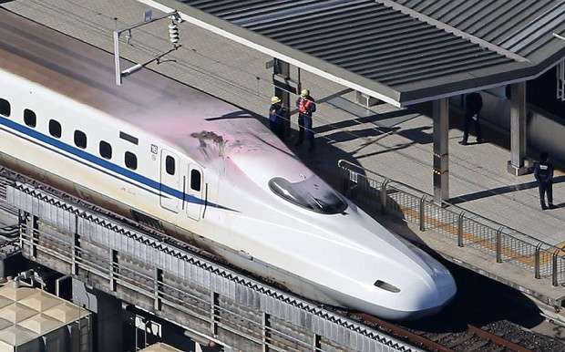 新幹線の屋根に上った男性感電…停電で一時運転見合わせ