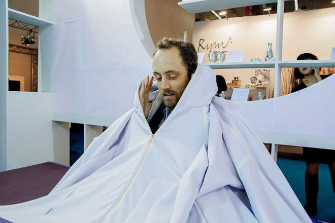 着るこたつカバー「kotatsu parka」が発売 快適すぎて脱出不可?