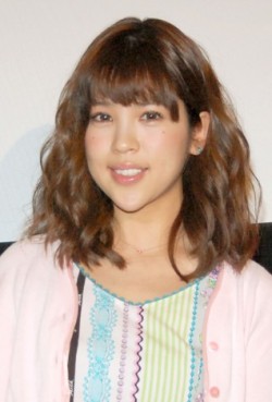 坂口杏里がバイきんぐ・小峠英二に「大好きです。愛してます」“ネタ交際”疑惑も本気の想いを強調