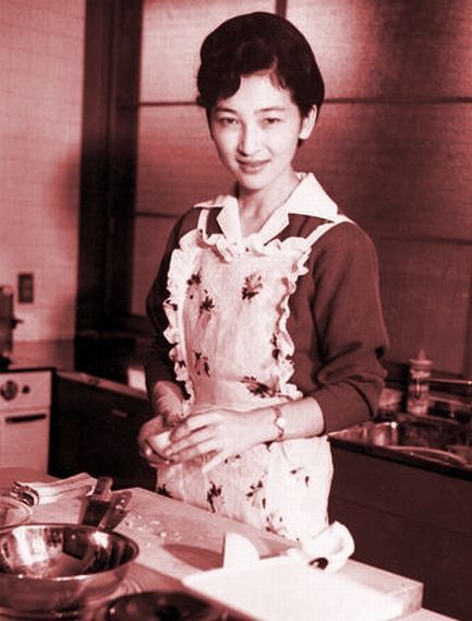 皇后美智子様と天皇陛下との仲睦まじい様子がロシアのサイトで紹介される・・画像あり : 世界の憂鬱