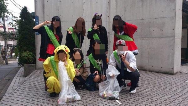 ハロウィンでゴミ散乱した渋谷の街を掃除するボランティアに意外な批判の声「偽善だ」「主張するな」