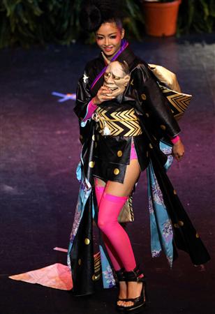 ミス・ユニバース日本代表、世界に挑む“甲冑姿”お披露目