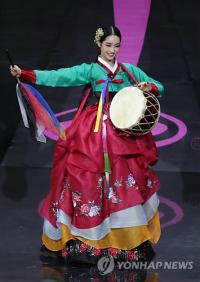 ミス・ユニバース日本代表、世界に挑む“甲冑姿”お披露目
