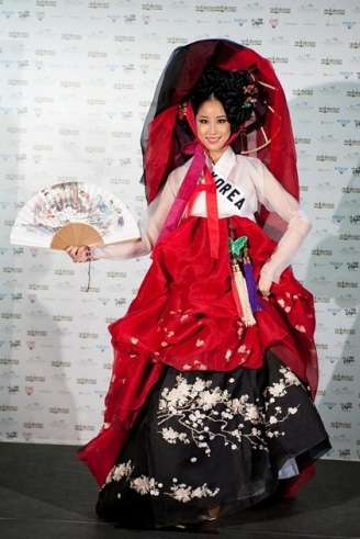ミス・ユニバース日本代表、世界に挑む“甲冑姿”お披露目