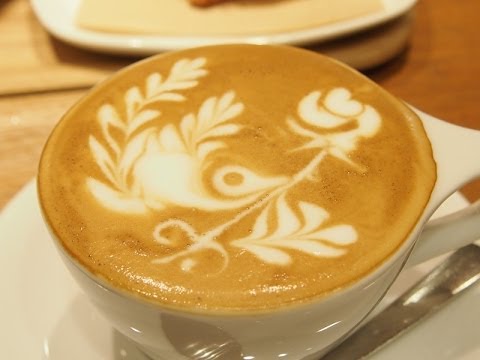 ワールドラテアートチャンピオン 吉川寿子バリスタのラテアート - YouTube