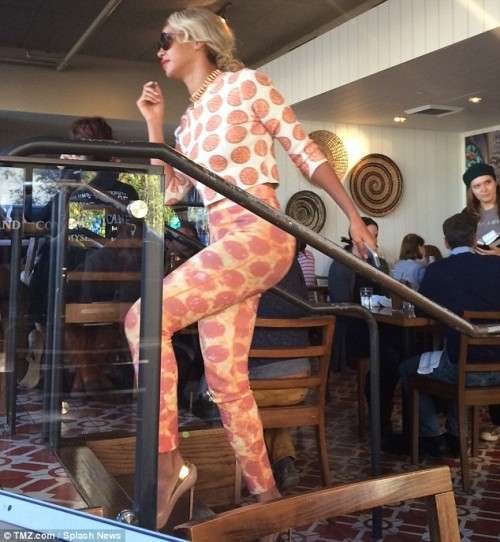 ダサいファッションを貼るトピ