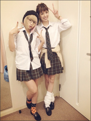 南明奈、misonoと制服２ショット
