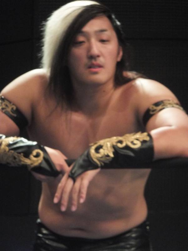 つり目の男性が好きな方！