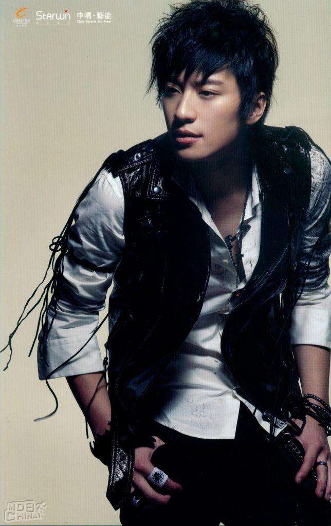 つり目の男性が好きな方！