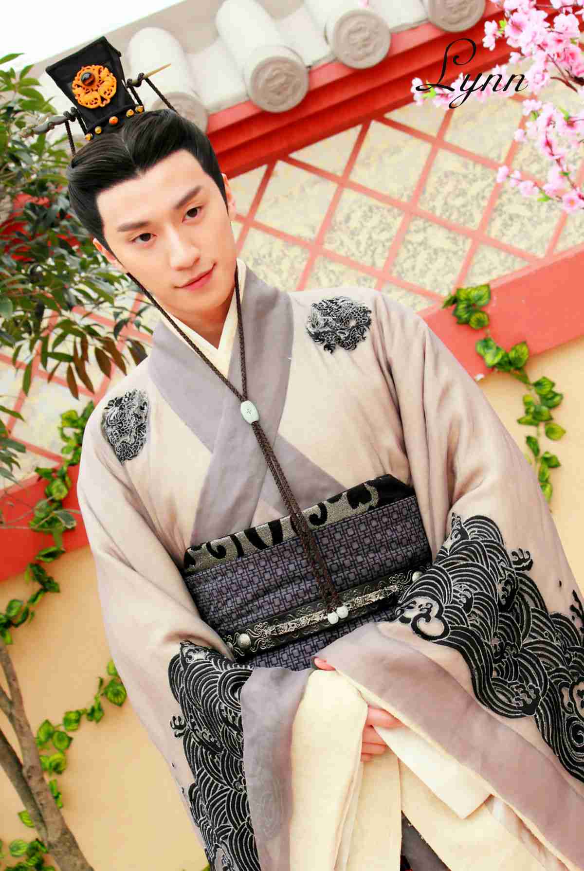 つり目の男性が好きな方！