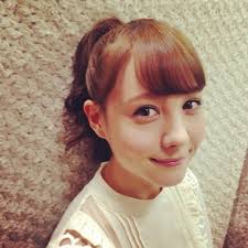 トリンドル玲奈の“スリムな美脚”が羨望を集める…「天使ですか？」と反響