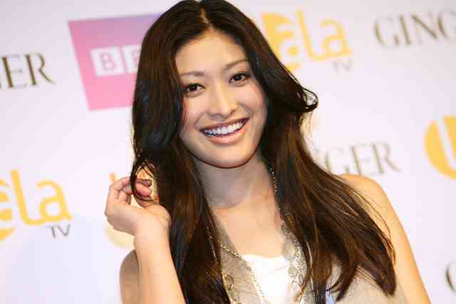 袋叩きの山田優vsスルーの荒川静香!子連れ外出炎上からみるママタレ格差