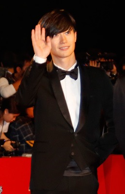 ドレスアップしてる有名人の画像を貼るトピ