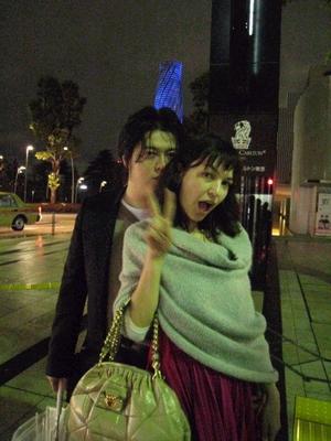 中山美穂と渋谷慶一郎氏、5つ星ホテルで熱々手つなぎデート