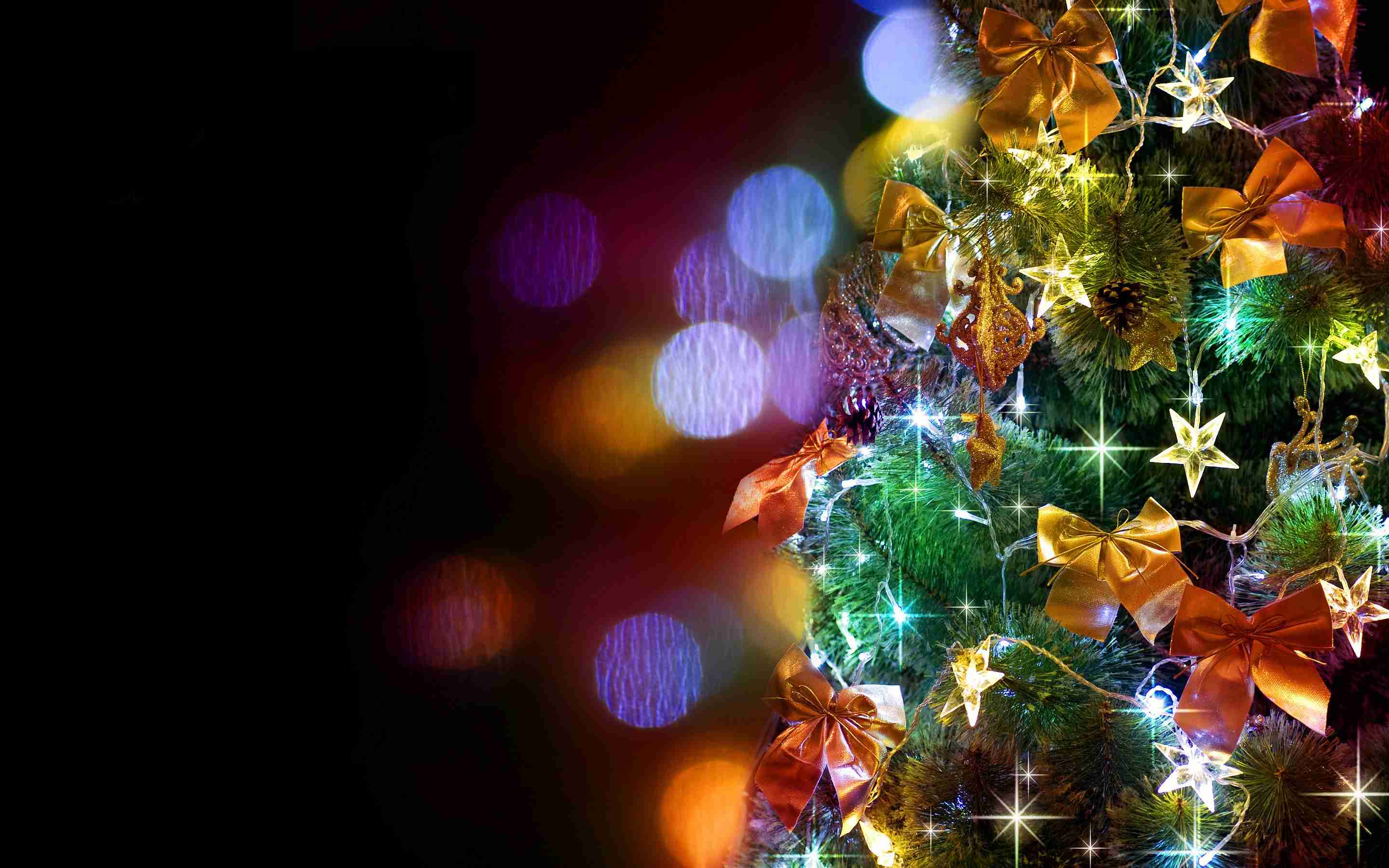 クリスマスの壁紙を貼るトピ