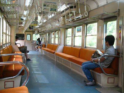 電車での飲食どう思いますか