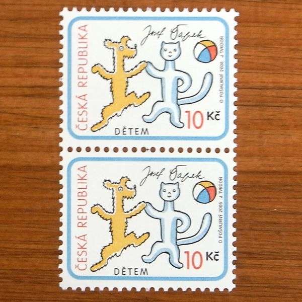 面白い絵柄の切手を貼るトピ
