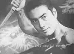 つり目の男性が好きな方！