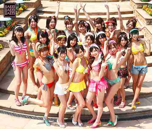 元AKB48篠田麻里子、過激グラビアでお尻丸出しと話題に