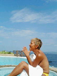 ピーター主催の「高輪会」 男女乱れて入浴するパーティの内容