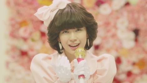 みるきーことNMB48渡辺美優紀、ソロデビュー曲MV“聖子ちゃんカット”で昭和アイドルに「胸キュンして」