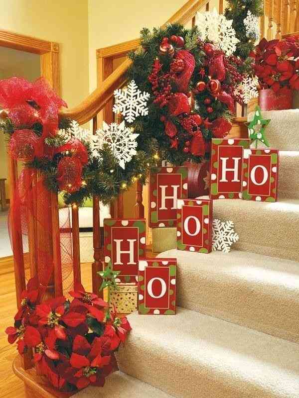 クリスマスの壁紙を貼るトピ