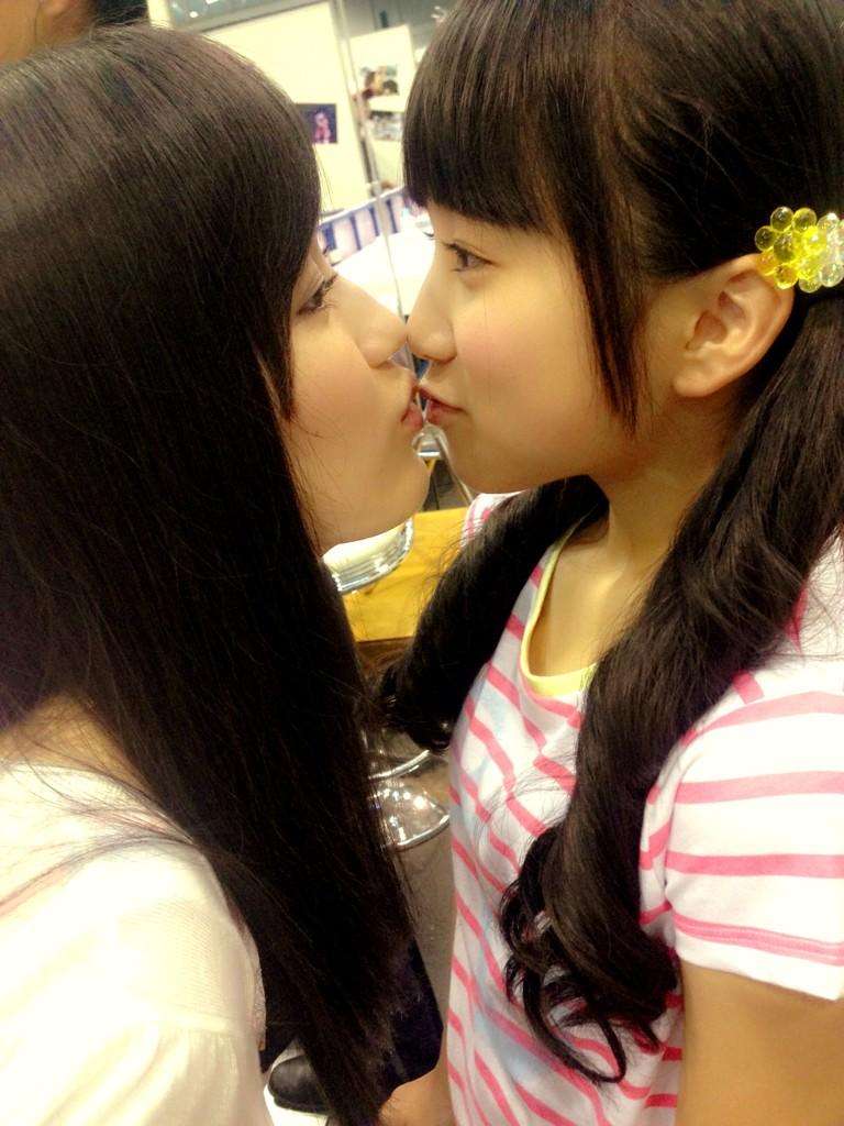 【閲覧注意】HKT48指原莉乃が溺愛する13歳研修生の肌を舐め回す…