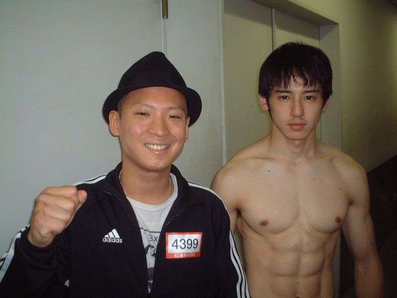 美容番長・シルクの15年カレンダー完成！全裸で濃厚“壁ドン”ショットも