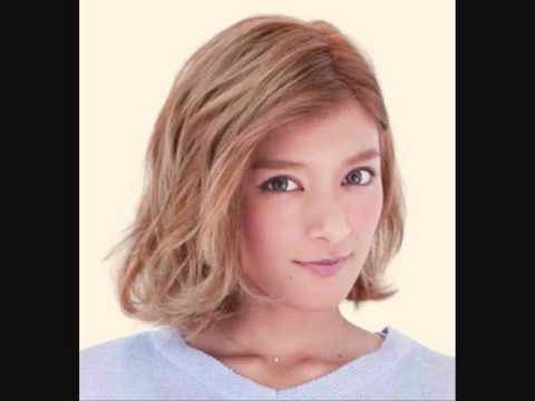ローラ　17歳の時の話し方が全然ちがう～ - YouTube