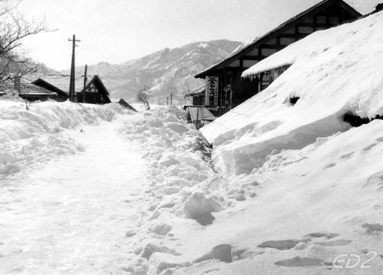 【ん？】豪雪地帯のお年寄りを助けるため、雪かき体験しませんか？5000円で参加できます！