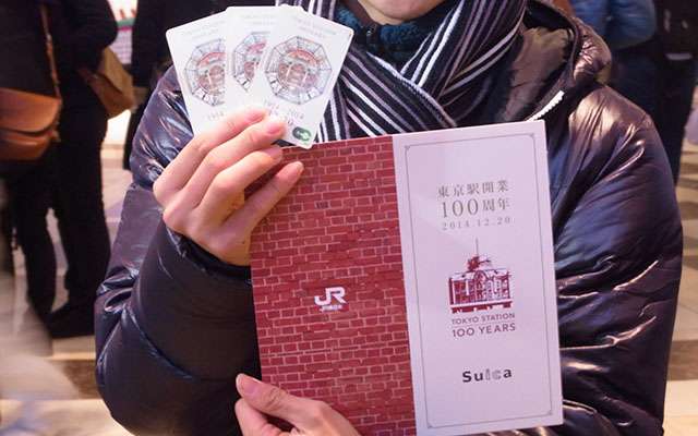 「東京駅開業100周年記念Suica」大人気すぎて大行列＆大混乱！