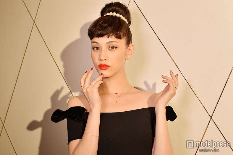 水原希子、黒髪おかっぱ姿が「マチルダみたい」と話題に