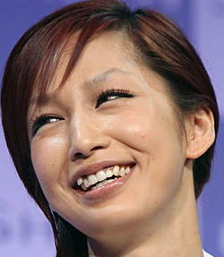 「売れ残らなくてよかった」中島美嘉、ライブで結婚報告