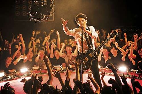 福山雅治が真相を語る。紅白歌合戦でのタモリからのメッセージ「福山君、グッズありがとう」の意味。