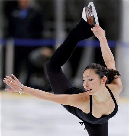 安藤美姫に「太ったね」の声。背中のお肉が「ブルン」と豪快に揺れ…。