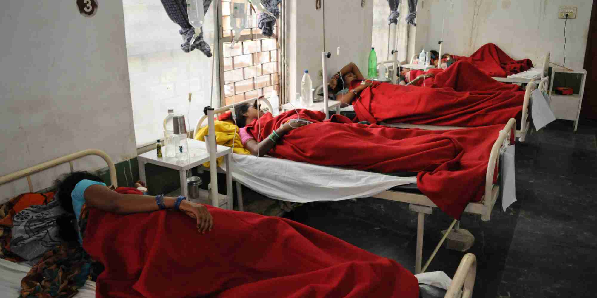 インドの集団不妊手術で女性13人死亡　6時間で83人にずさんな処置