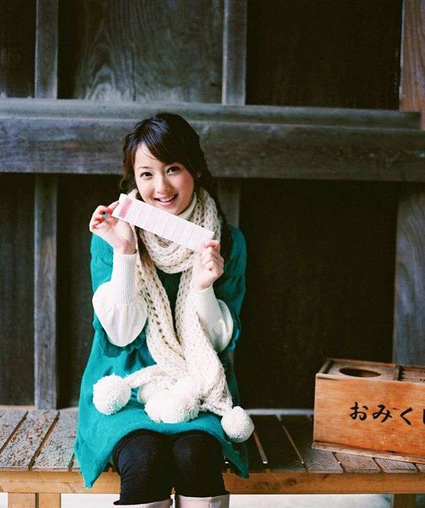 冬服姿の女性有名人画像