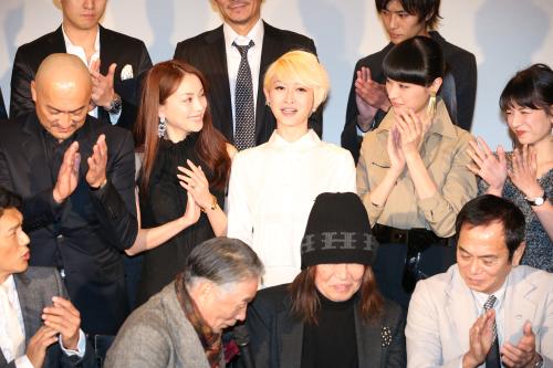 山田優　出産後初の公の場　子育て「楽しいですよ」
