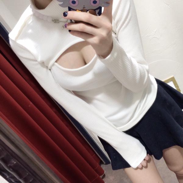 胸開きタートルネック に続け 負けず劣らずセクシーな 横乳開きニット が発見される ガールズちゃんねる Girls Channel