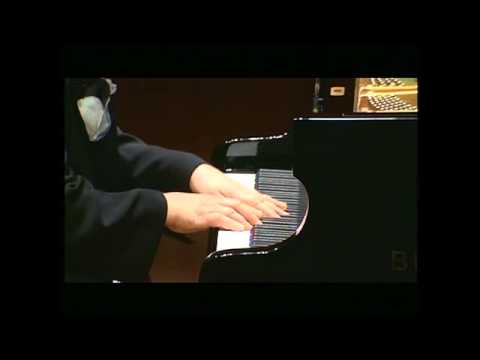 フジ子・ヘミング～ノクターン第2番/ショパン - YouTube