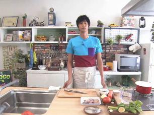 モコズキッチン　速水もこみちの服が腹巻きに見えると話題に