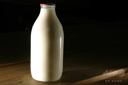 研究者「牛乳を多く飲む人は寿命が短く老化が加速、骨折が増える」