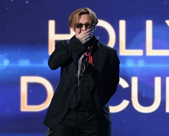 【放送事故】ジョニー・デップ、生放送で泥酔＆放送禁止用語の大失態！途中で映像も差し替えられる