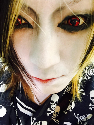 GLAY・HISASHIさんがカラコンつけて「『東京喰種』っぽい？」 → それはNARUTOの写輪眼wと話題に